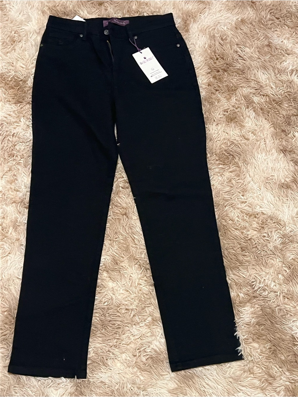 Gloria Vanderbilt new w/Tags Black Straight-Leg Slim Women’s Jeans. Size 6.